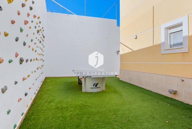 Resale - Villa -
Ciudad De Las Comunicaciones - Costa Blanca