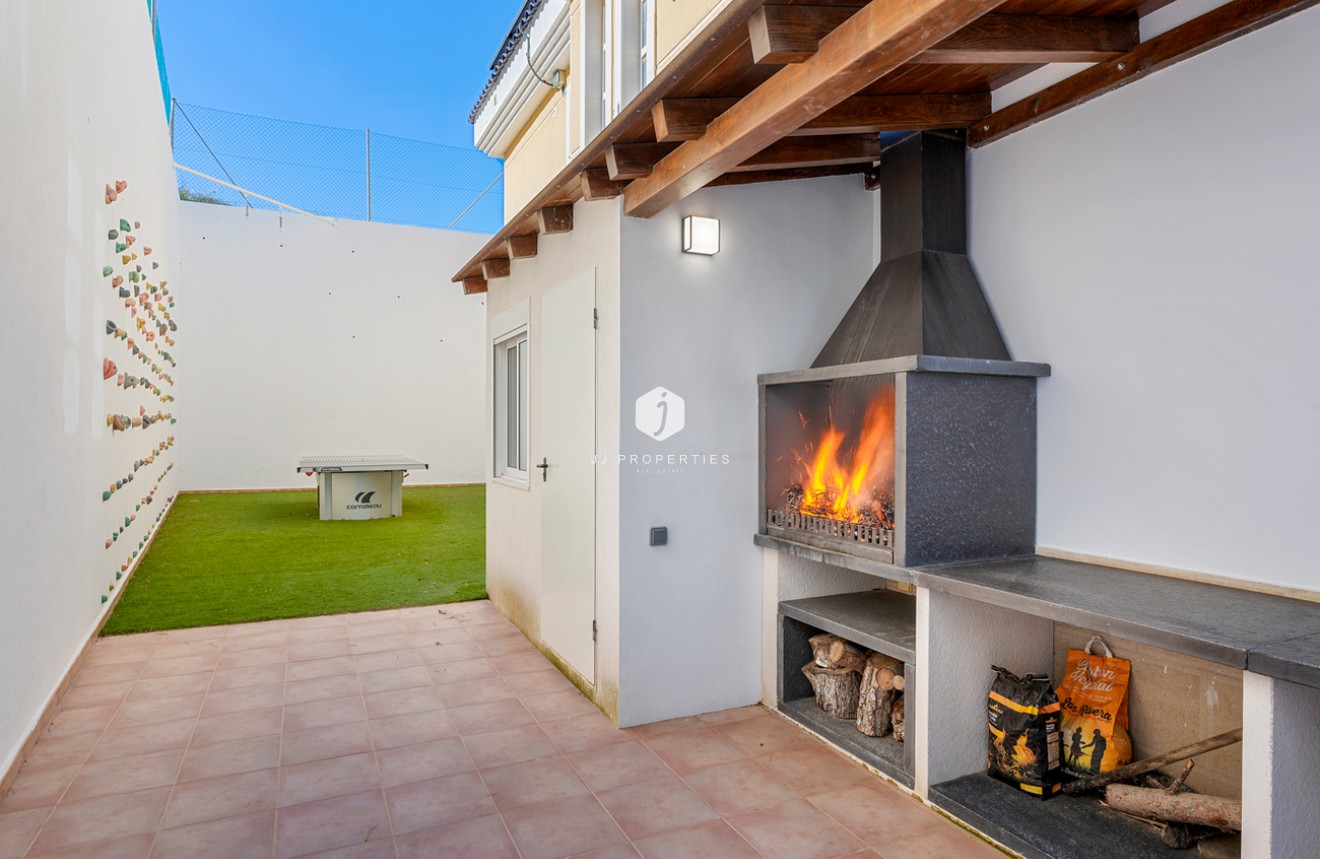 Resale - Villa -
Ciudad De Las Comunicaciones - Costa Blanca