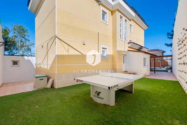 Resale - Villa -
Ciudad De Las Comunicaciones - Costa Blanca
