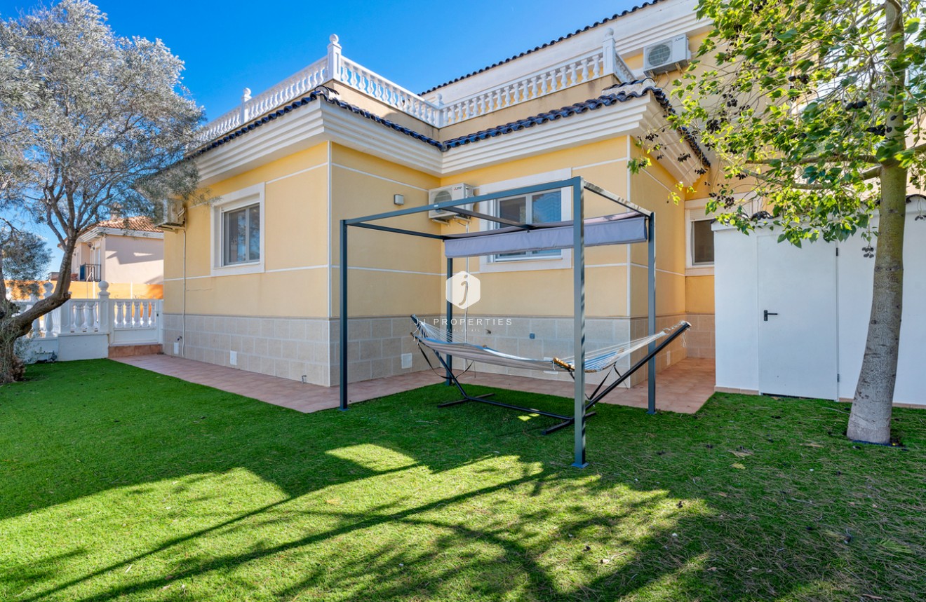 Resale - Villa -
Ciudad De Las Comunicaciones - Costa Blanca