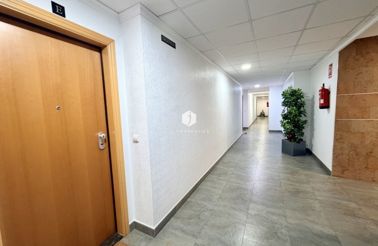 Resale - Apartment / flat -
Dolores - Costa Blanca