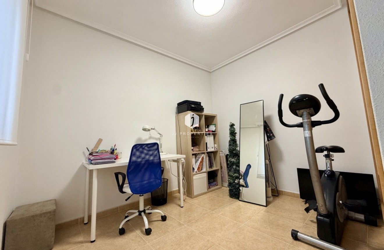 Resale - Apartment / flat -
Dolores - Costa Blanca