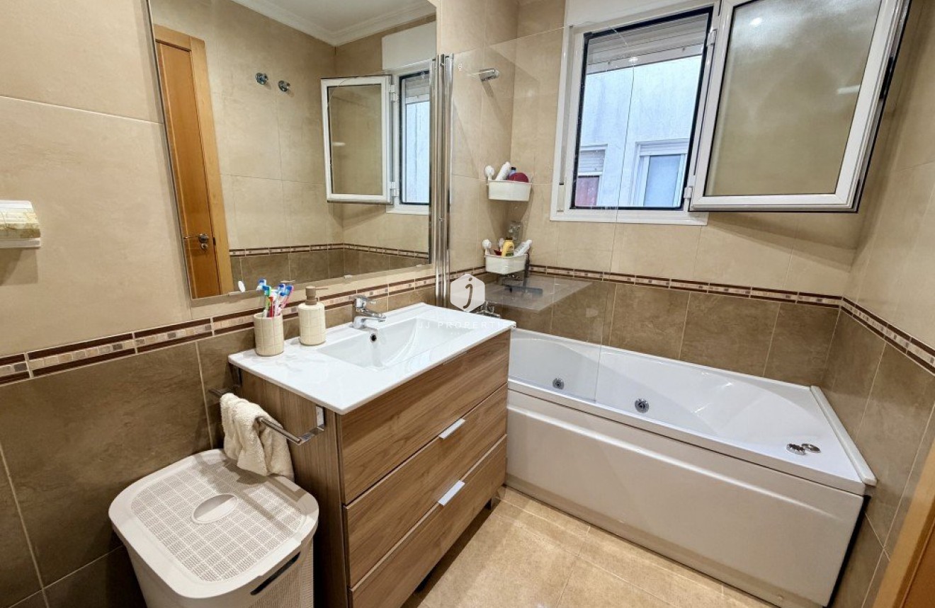 Resale - Apartment / flat -
Dolores - Costa Blanca