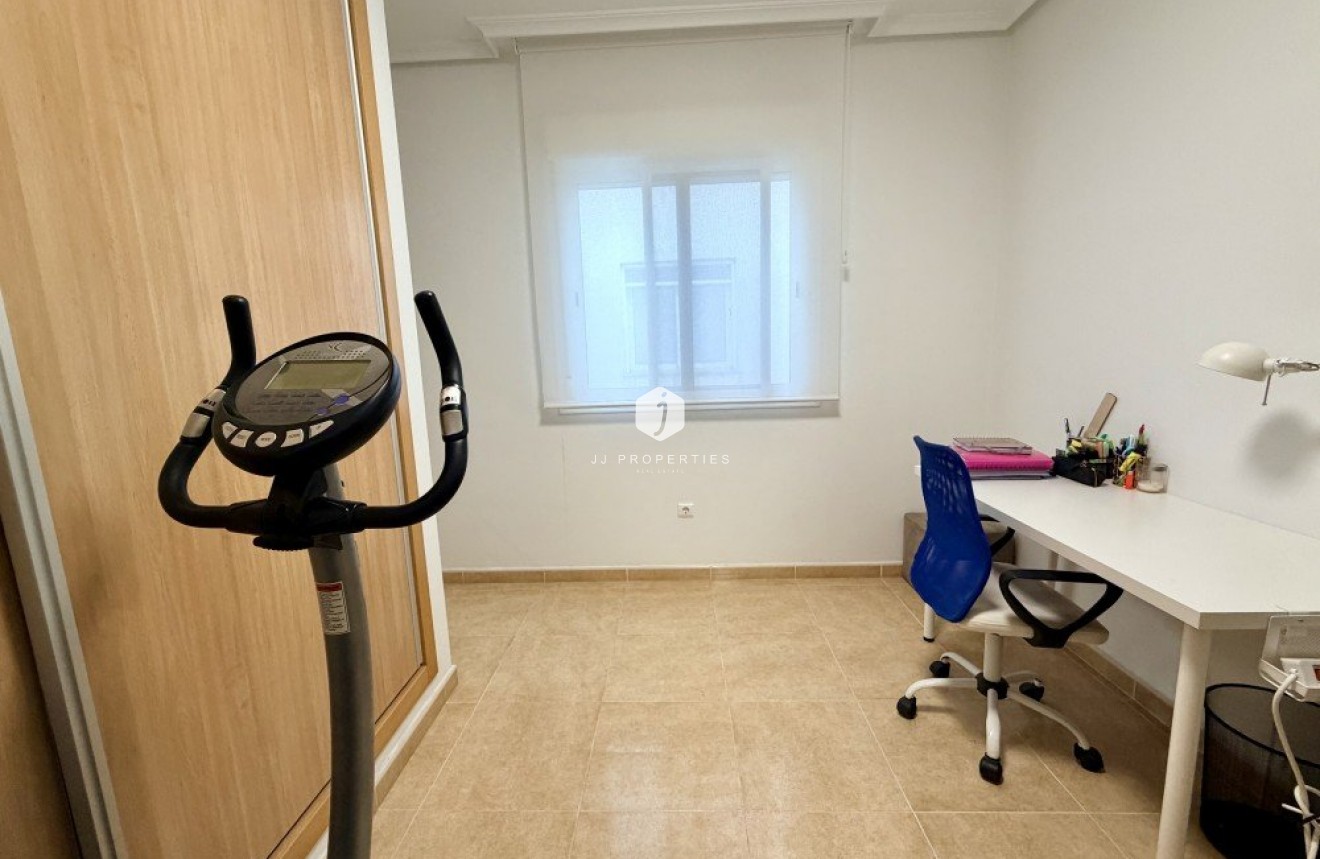 Resale - Apartment / flat -
Dolores - Costa Blanca