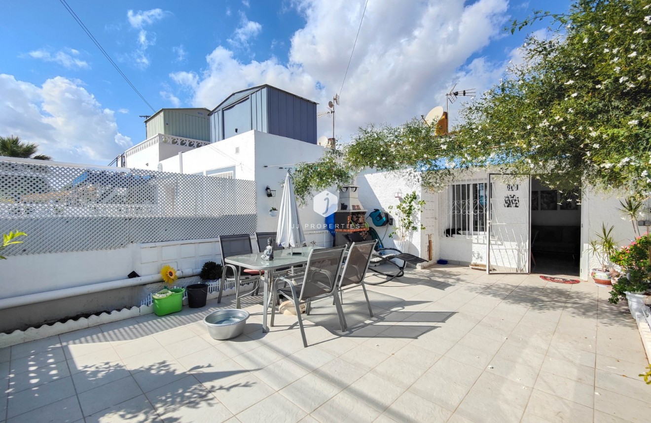 Resale - Chalet -
Torrevieja - Costa Blanca