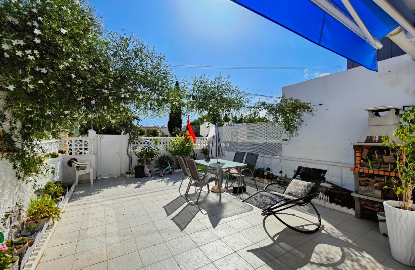 Resale - Chalet -
Torrevieja - Costa Blanca
