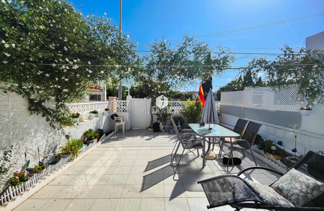 Resale - Chalet -
Torrevieja - Costa Blanca