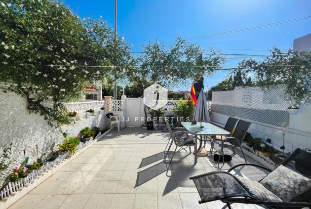 Resale - Chalet -
Torrevieja - Costa Blanca