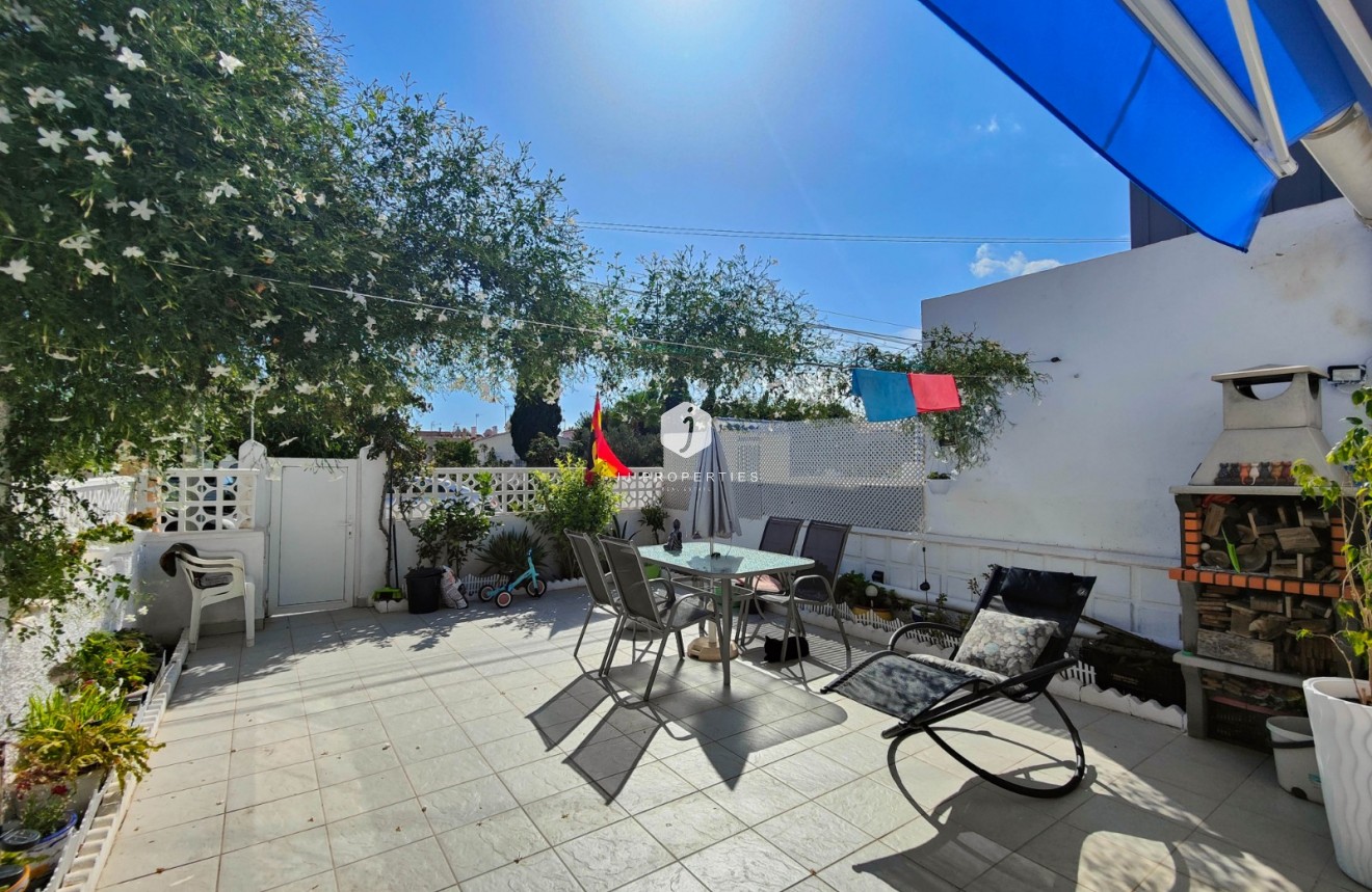 Resale - Chalet -
Torrevieja - Costa Blanca