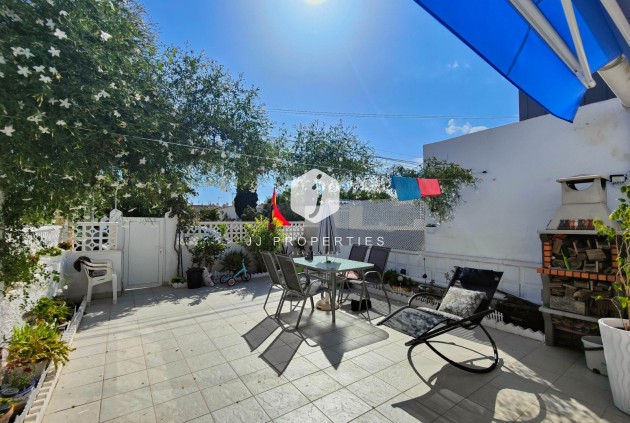 Resale - Chalet -
Torrevieja - Costa Blanca