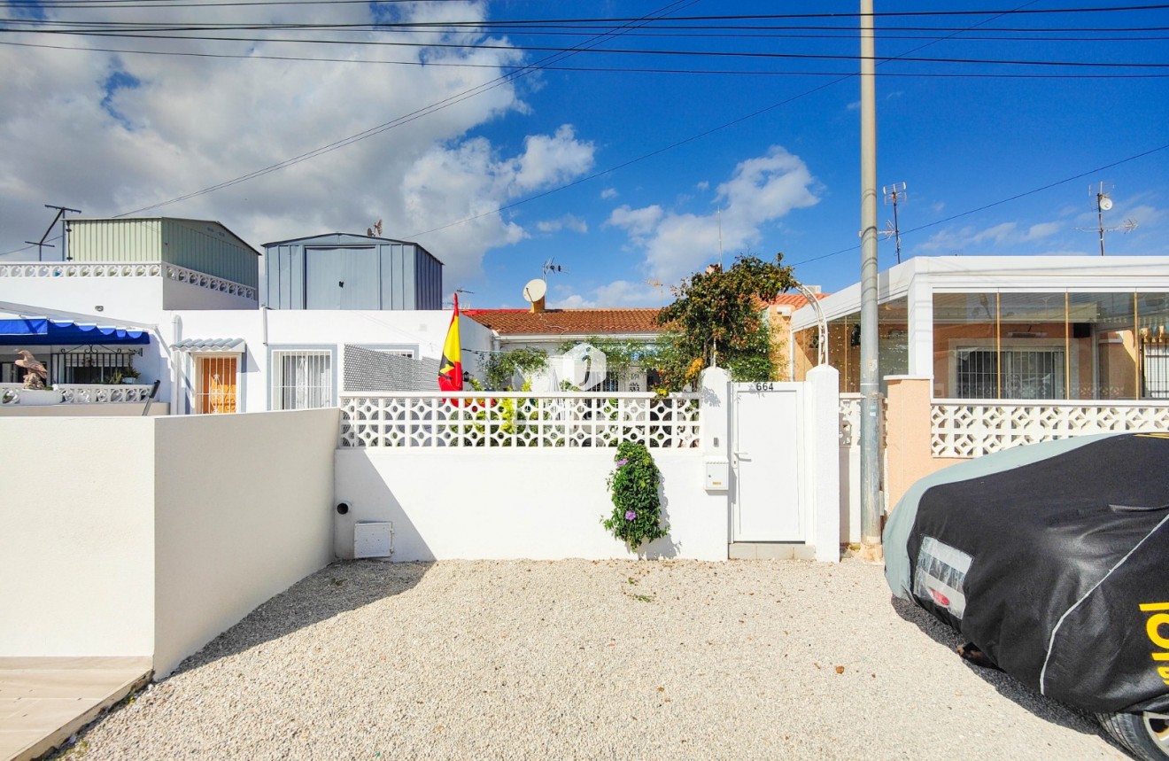 Resale - Chalet -
Torrevieja - Costa Blanca
