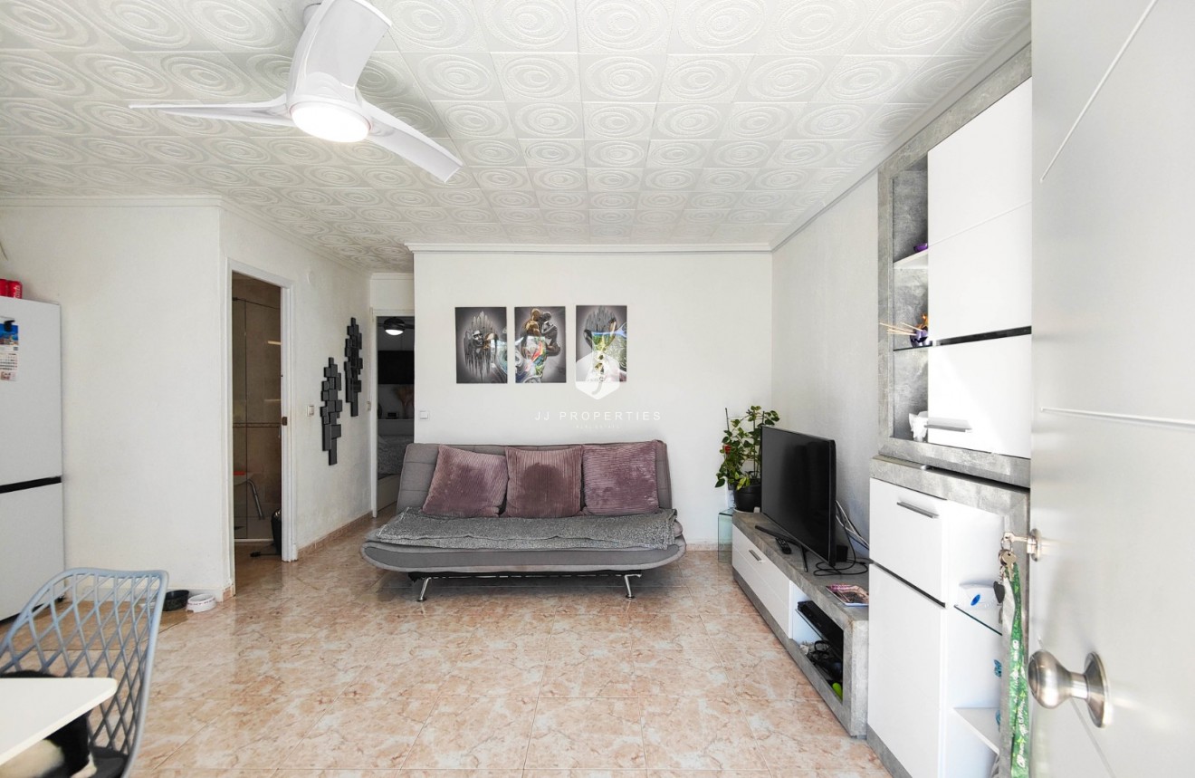 Resale - Chalet -
Torrevieja - Costa Blanca