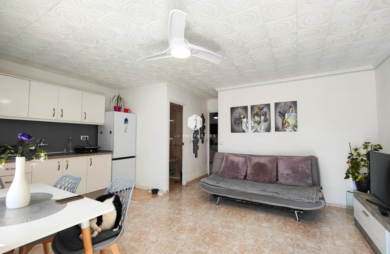 Resale - Chalet -
Torrevieja - Costa Blanca