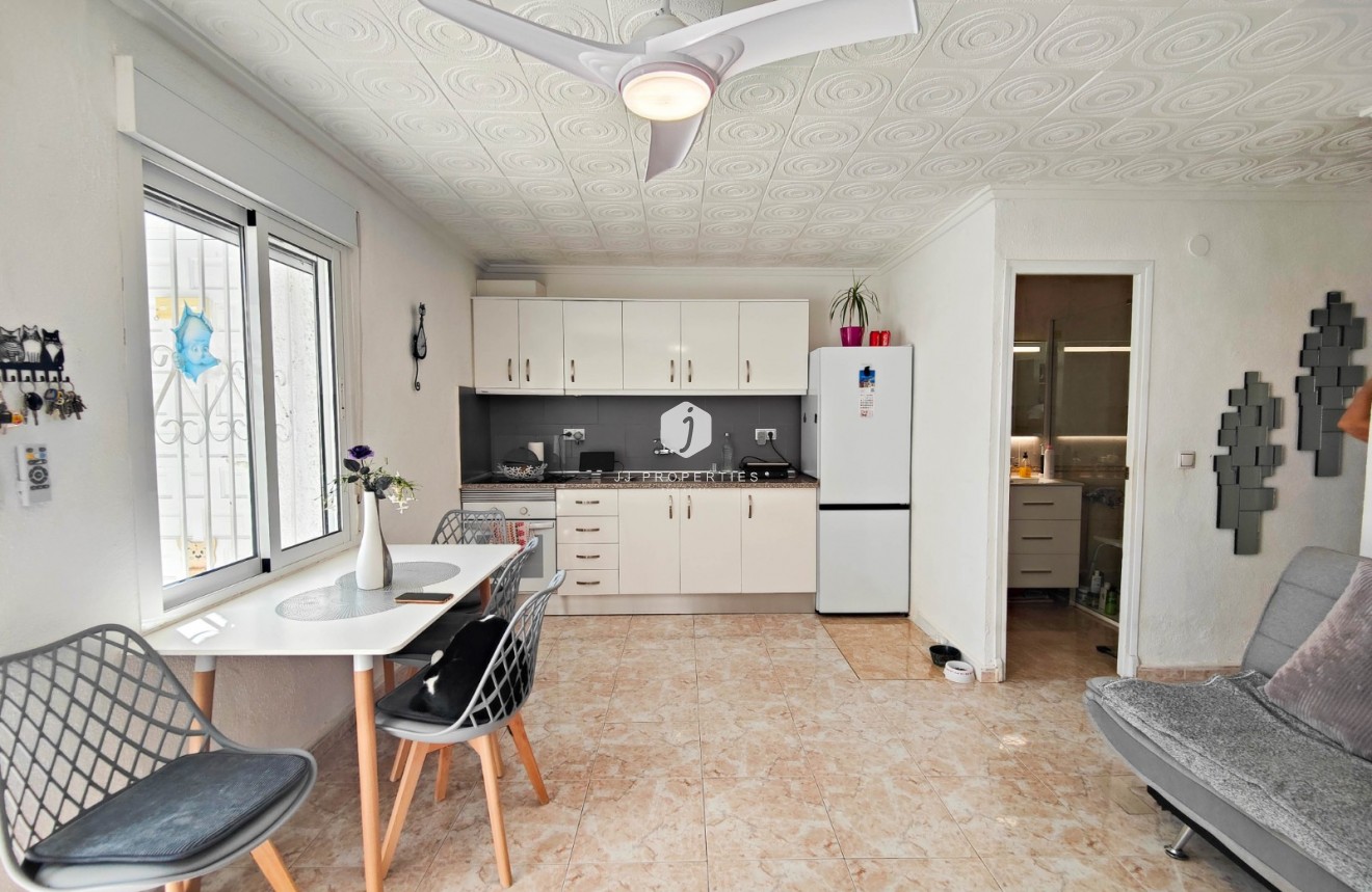 Resale - Chalet -
Torrevieja - Costa Blanca