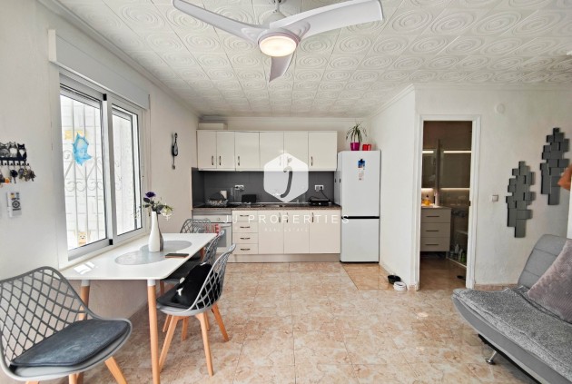 Resale - Chalet -
Torrevieja - Costa Blanca