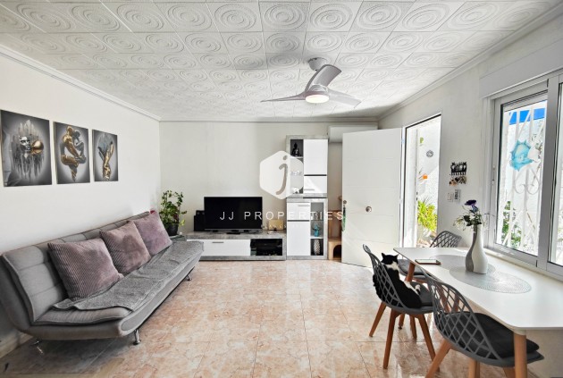 Resale - Chalet -
Torrevieja - Costa Blanca