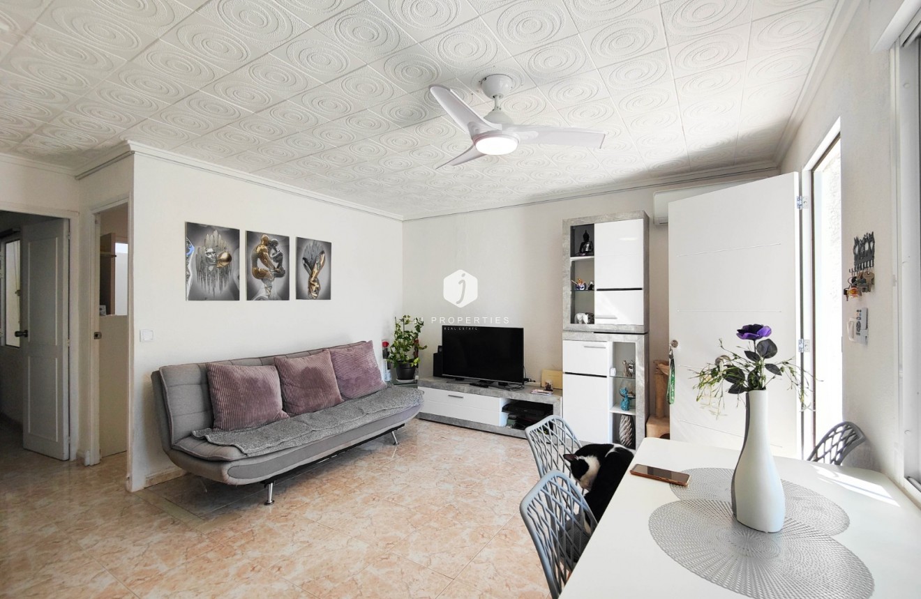 Resale - Chalet -
Torrevieja - Costa Blanca