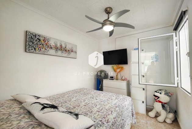 Resale - Chalet -
Torrevieja - Costa Blanca