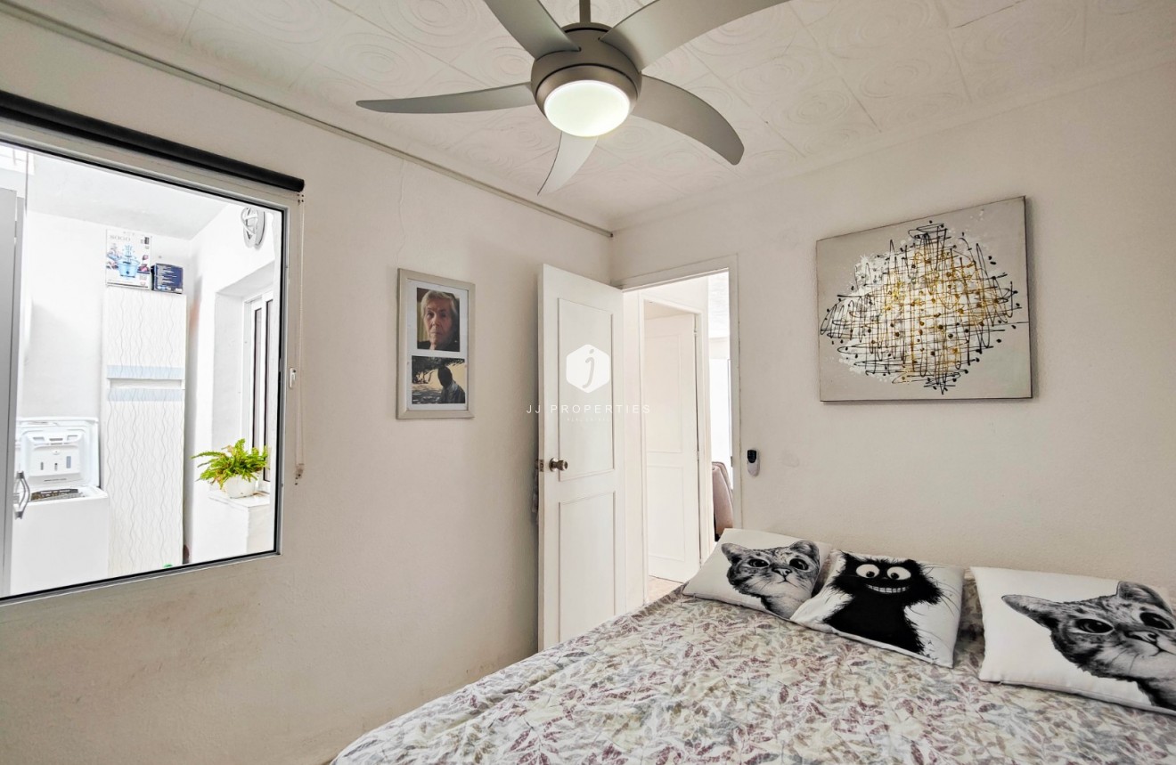Resale - Chalet -
Torrevieja - Costa Blanca