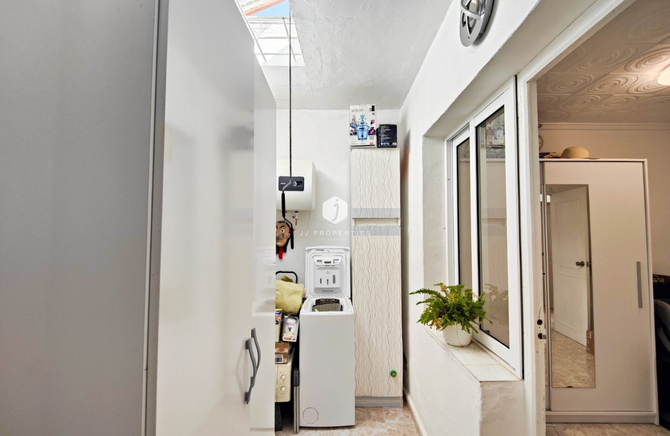 Resale - Chalet -
Torrevieja - Costa Blanca