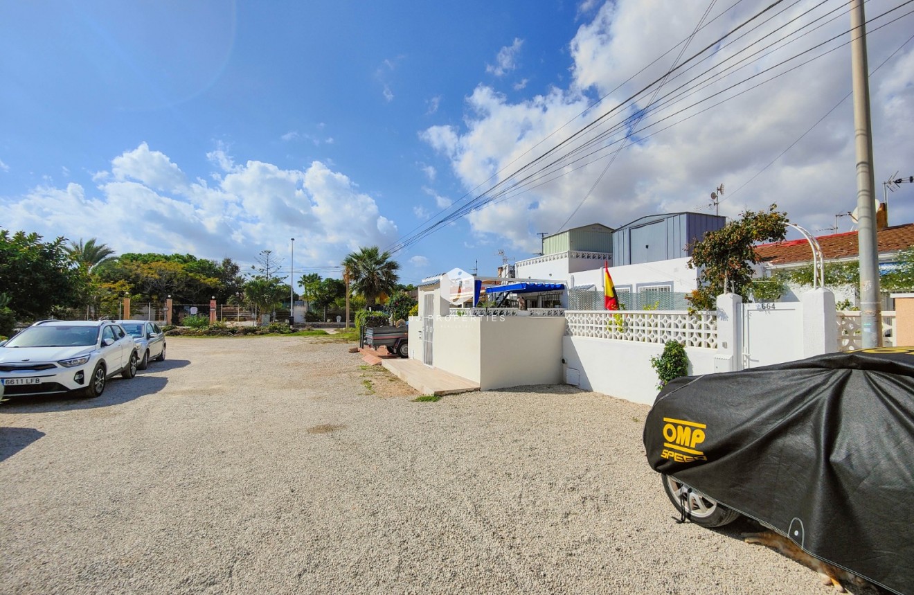 Resale - Chalet -
Torrevieja - Costa Blanca