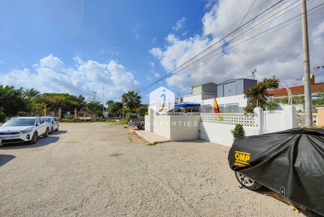 Resale - Chalet -
Torrevieja - Costa Blanca