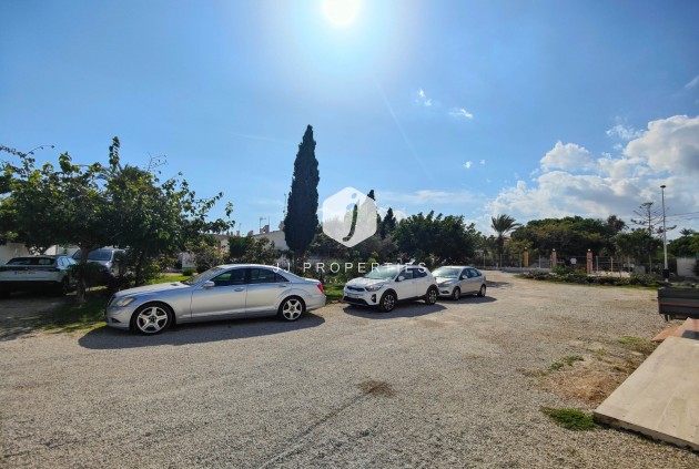 Resale - Chalet -
Torrevieja - Costa Blanca