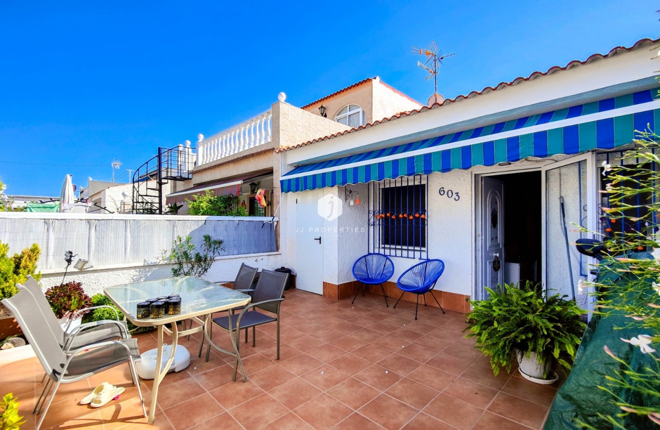 Resale - Chalet -
Torrevieja - Costa Blanca