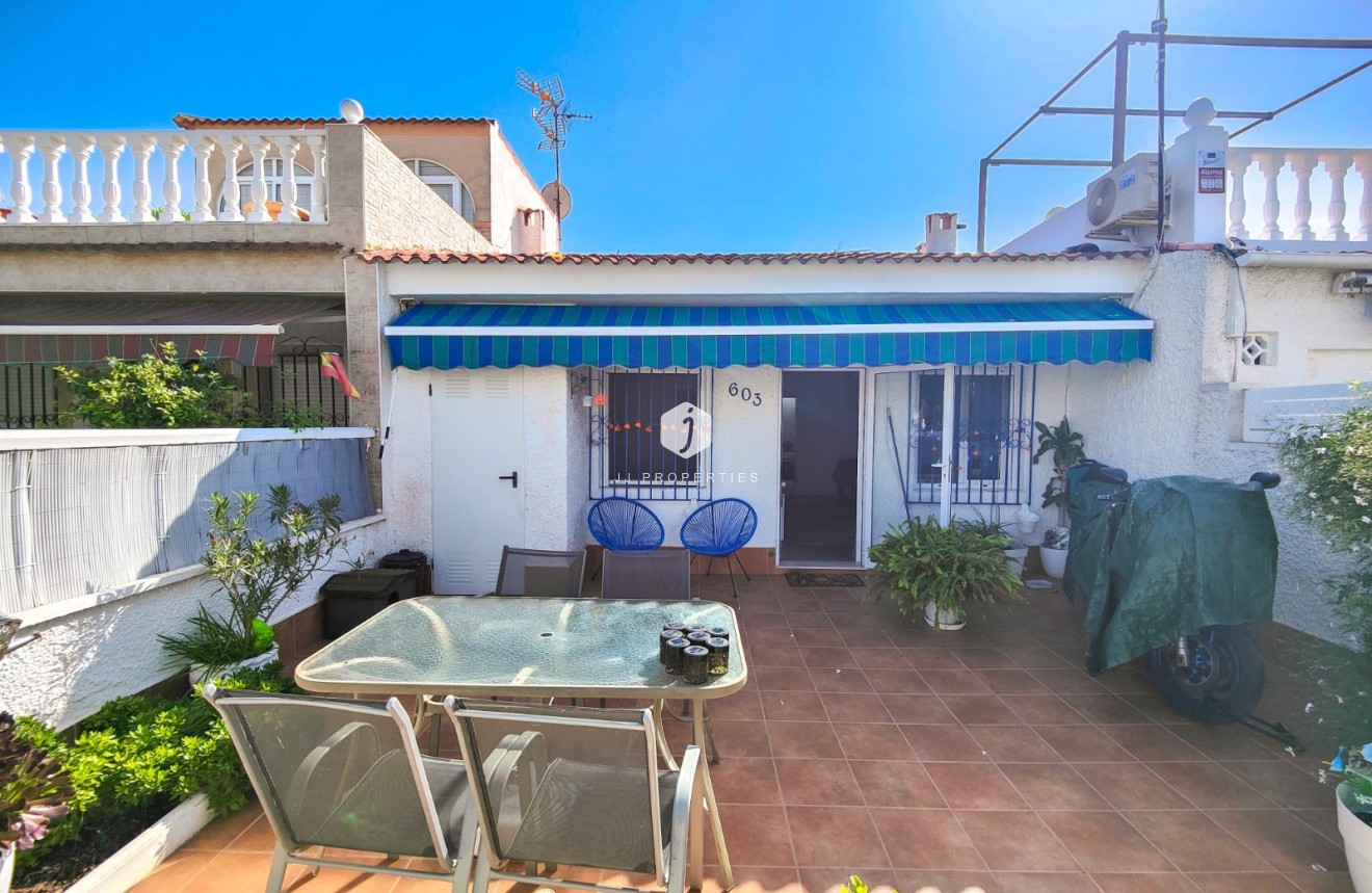Resale - Chalet -
Torrevieja - Costa Blanca
