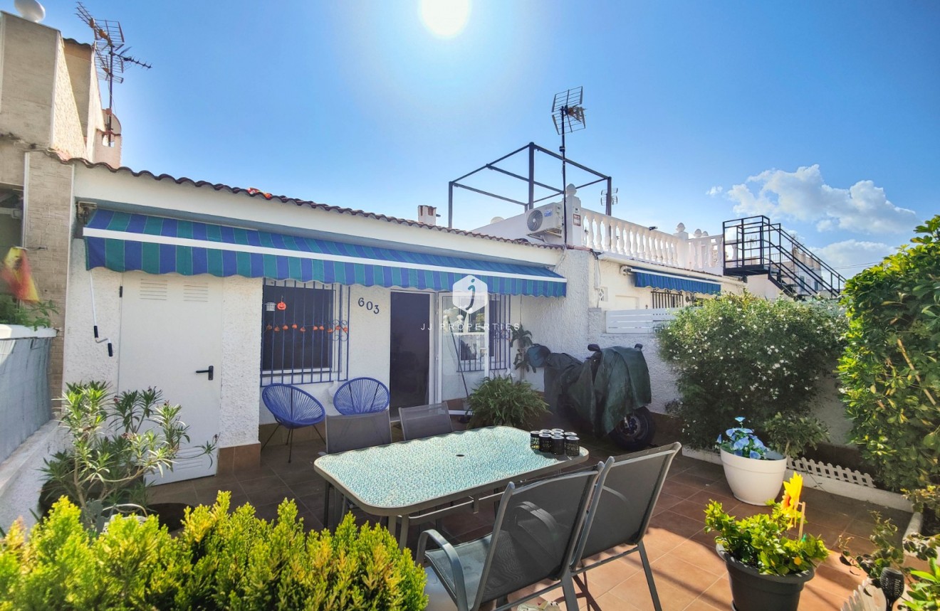 Resale - Chalet -
Torrevieja - Costa Blanca