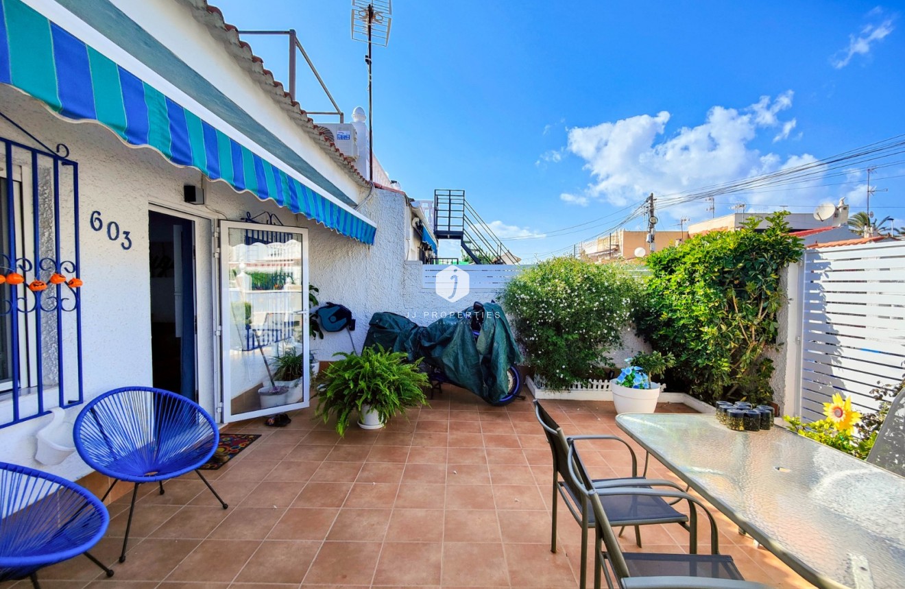 Resale - Chalet -
Torrevieja - Costa Blanca