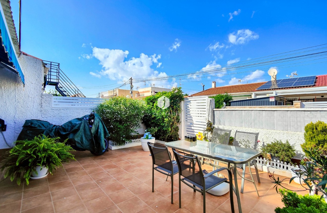 Resale - Chalet -
Torrevieja - Costa Blanca