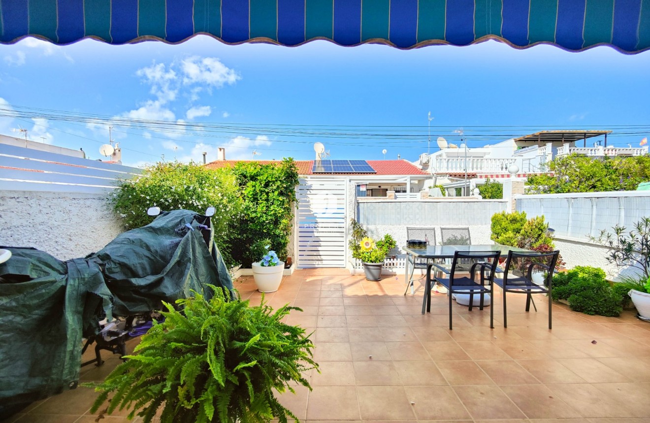 Resale - Chalet -
Torrevieja - Costa Blanca
