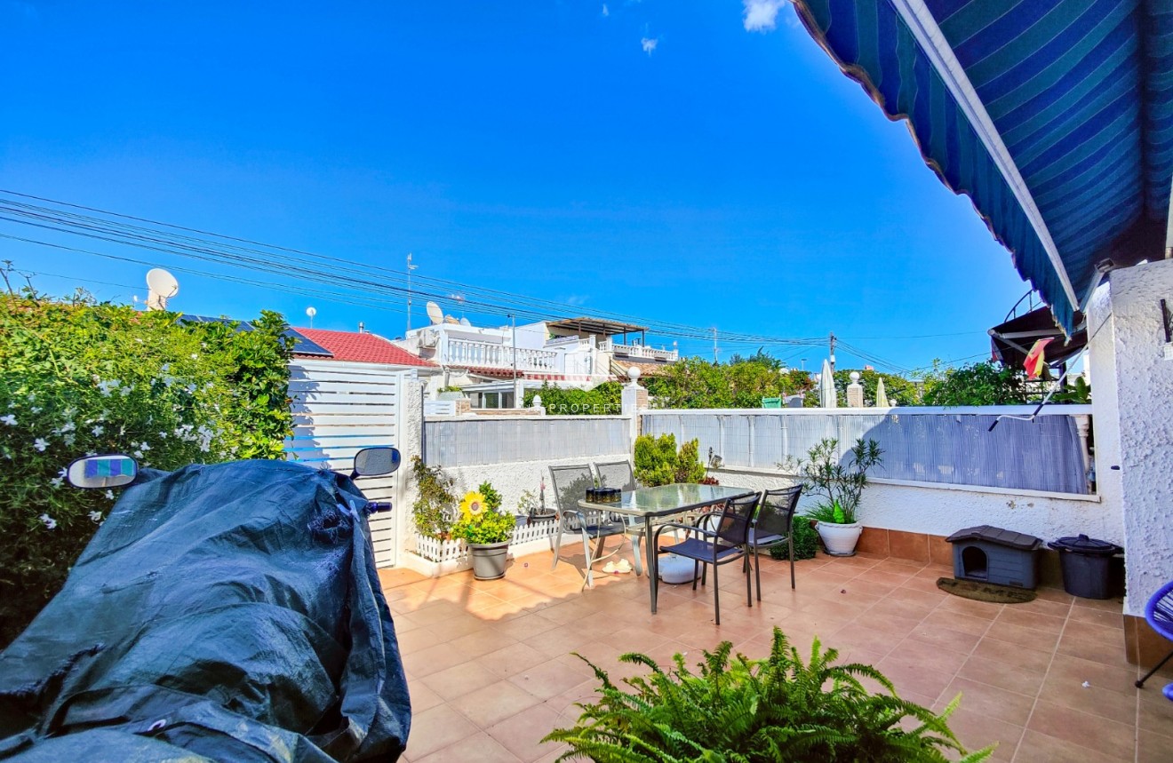 Resale - Chalet -
Torrevieja - Costa Blanca