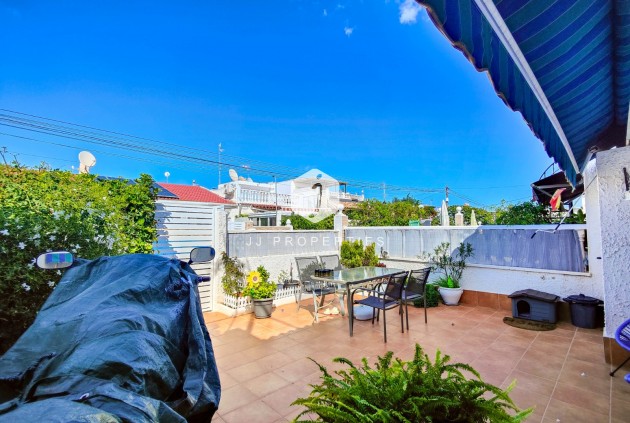 Resale - Chalet -
Torrevieja - Costa Blanca