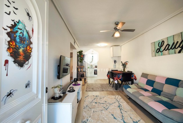 Resale - Chalet -
Torrevieja - Costa Blanca