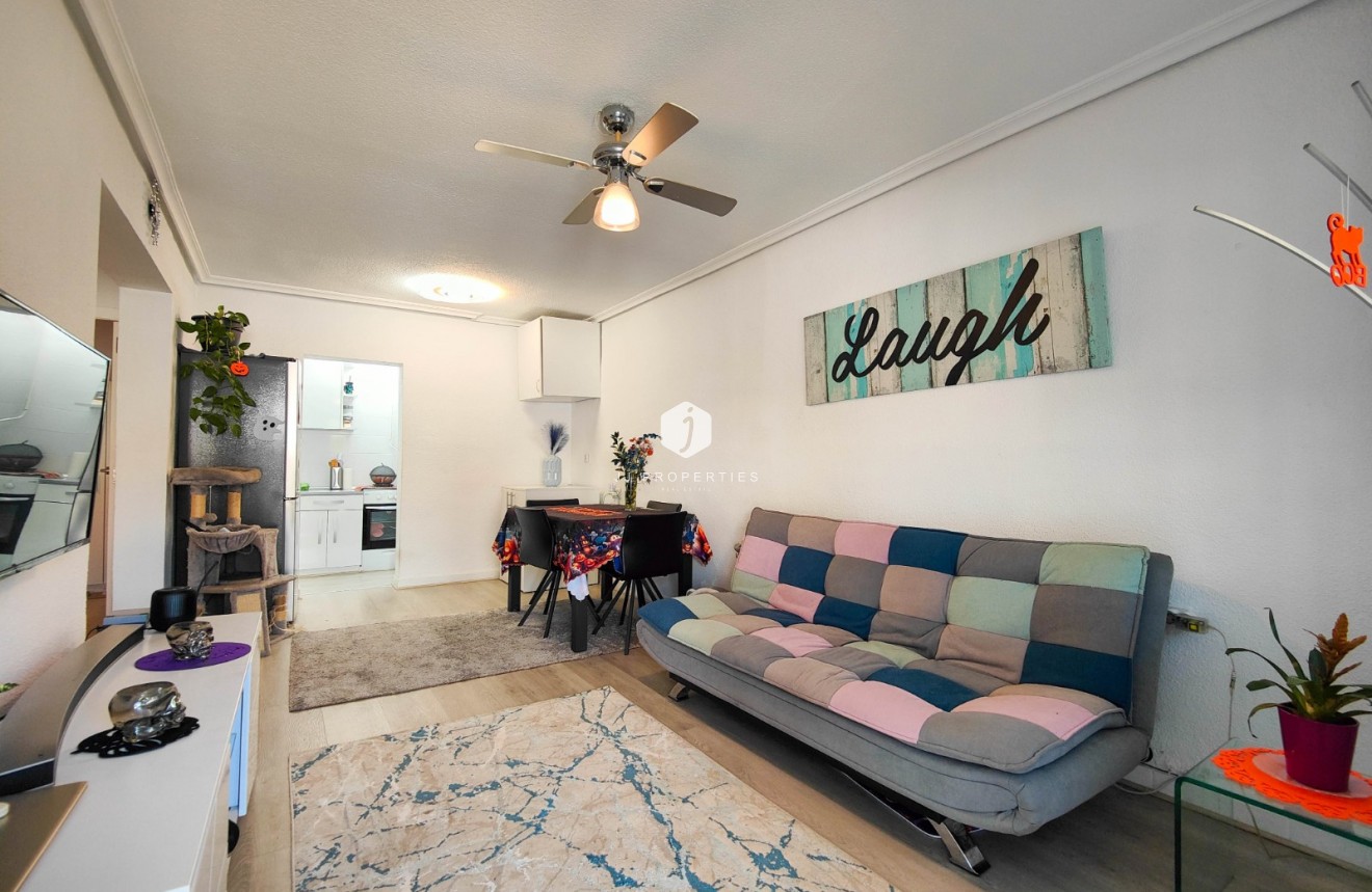 Resale - Chalet -
Torrevieja - Costa Blanca