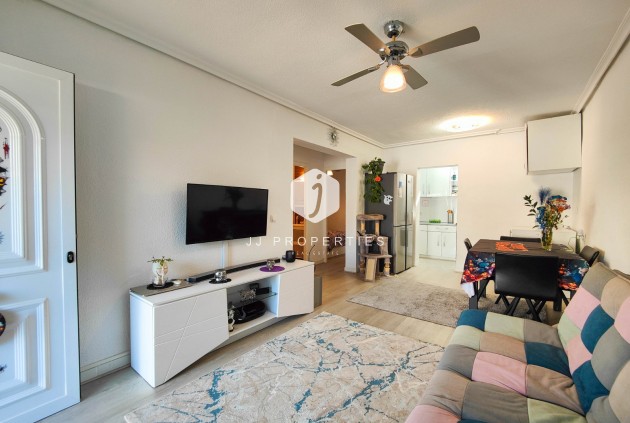 Resale - Chalet -
Torrevieja - Costa Blanca