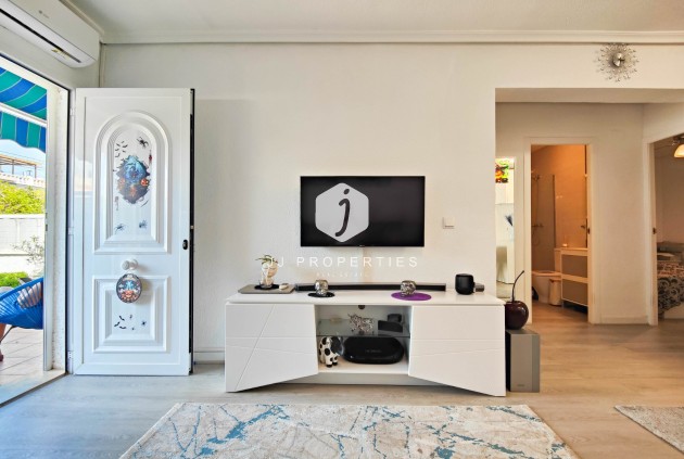 Resale - Chalet -
Torrevieja - Costa Blanca