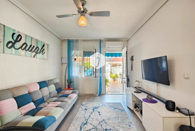 Resale - Chalet -
Torrevieja - Costa Blanca