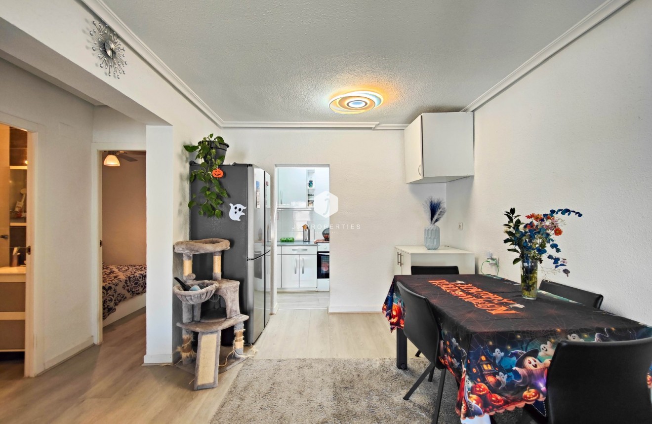 Resale - Chalet -
Torrevieja - Costa Blanca