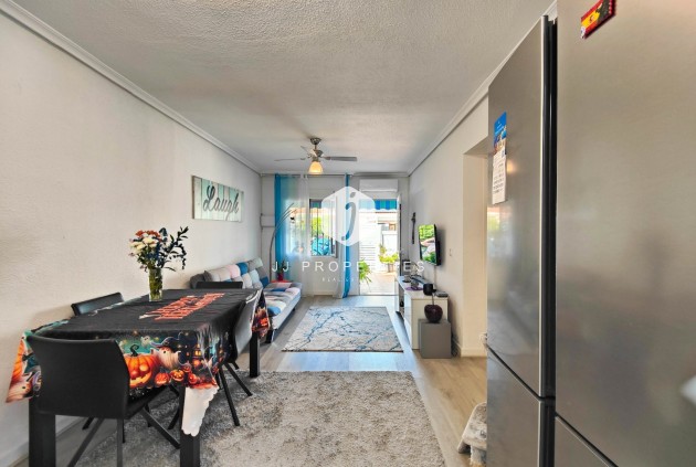 Resale - Chalet -
Torrevieja - Costa Blanca
