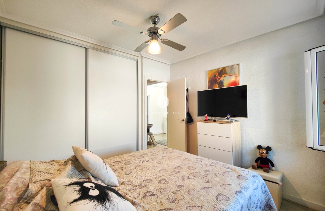Resale - Chalet -
Torrevieja - Costa Blanca