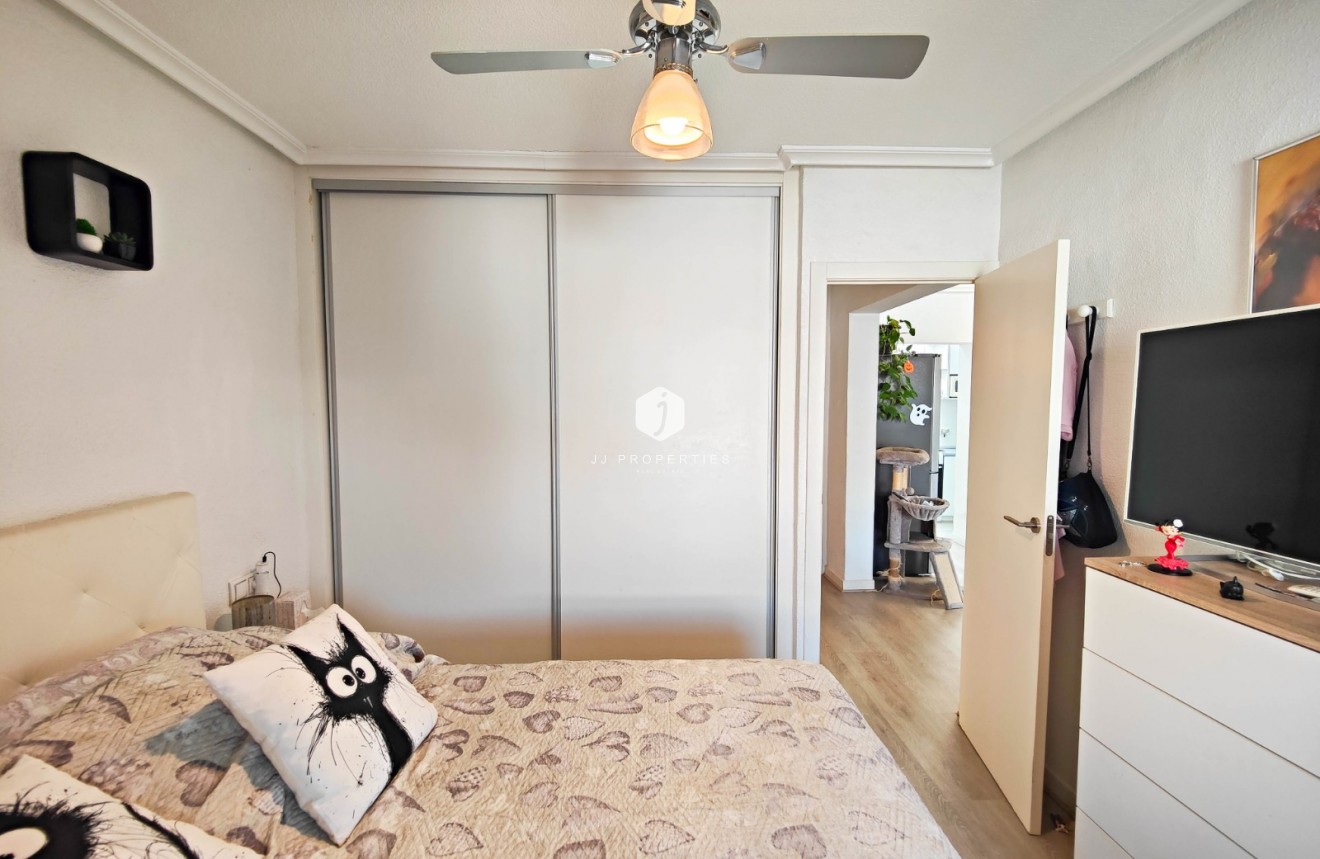 Resale - Chalet -
Torrevieja - Costa Blanca