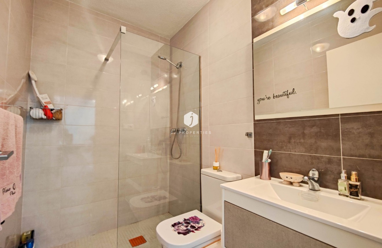 Resale - Chalet -
Torrevieja - Costa Blanca