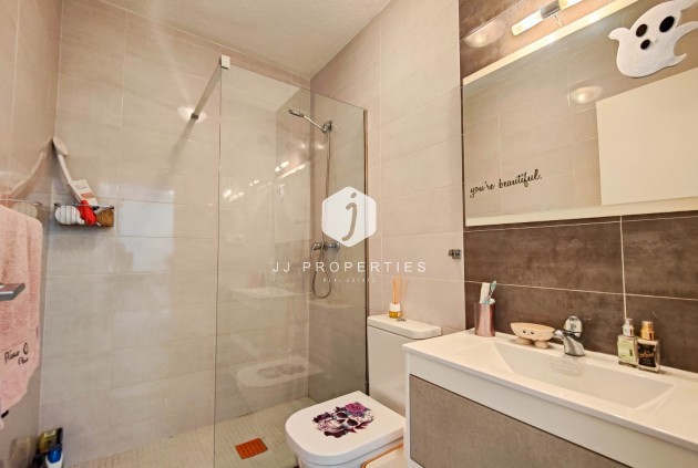 Resale - Chalet -
Torrevieja - Costa Blanca