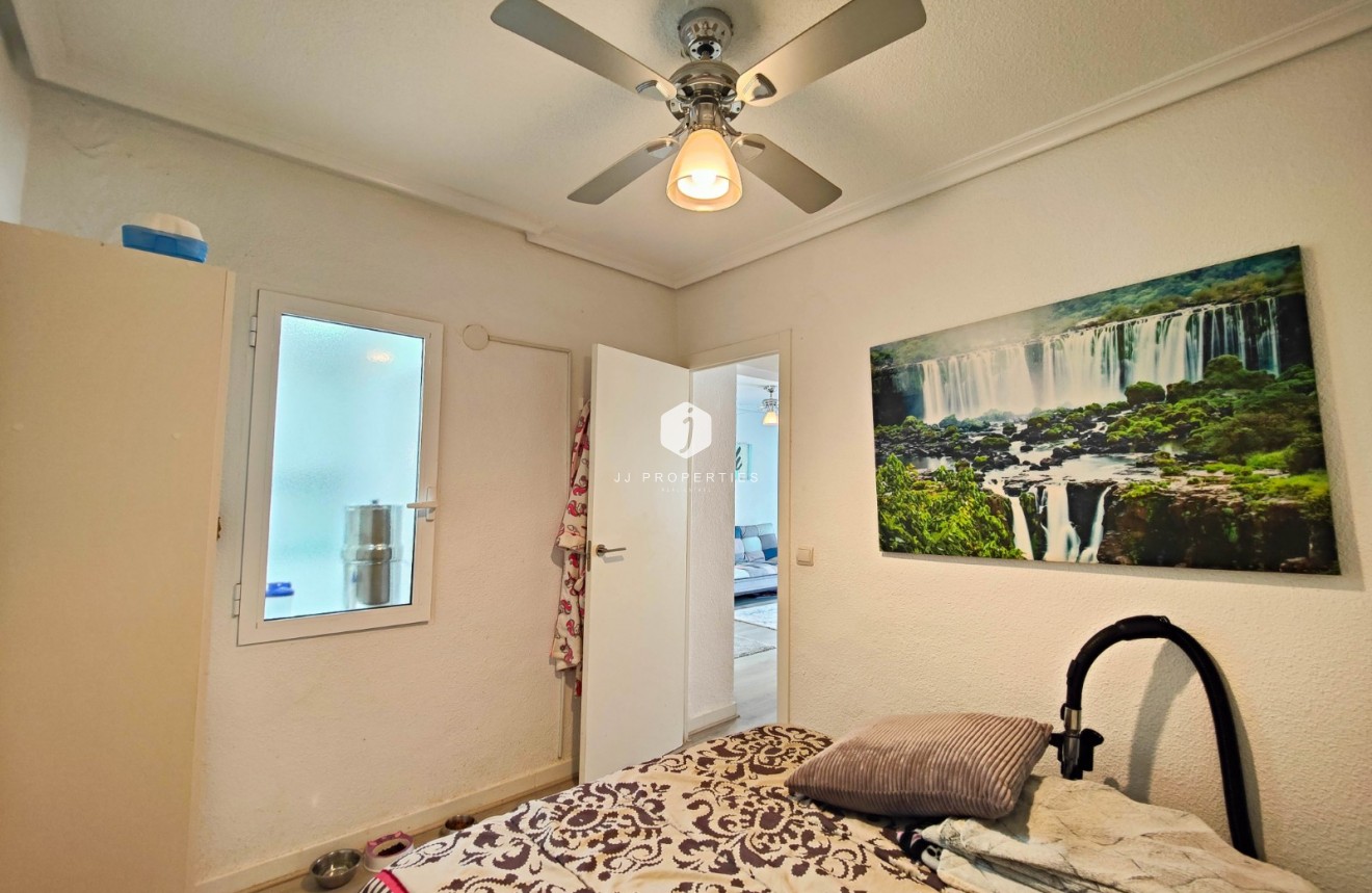 Resale - Chalet -
Torrevieja - Costa Blanca