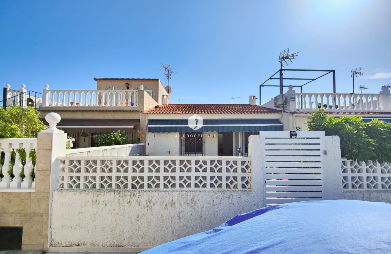 Resale - Chalet -
Torrevieja - Costa Blanca