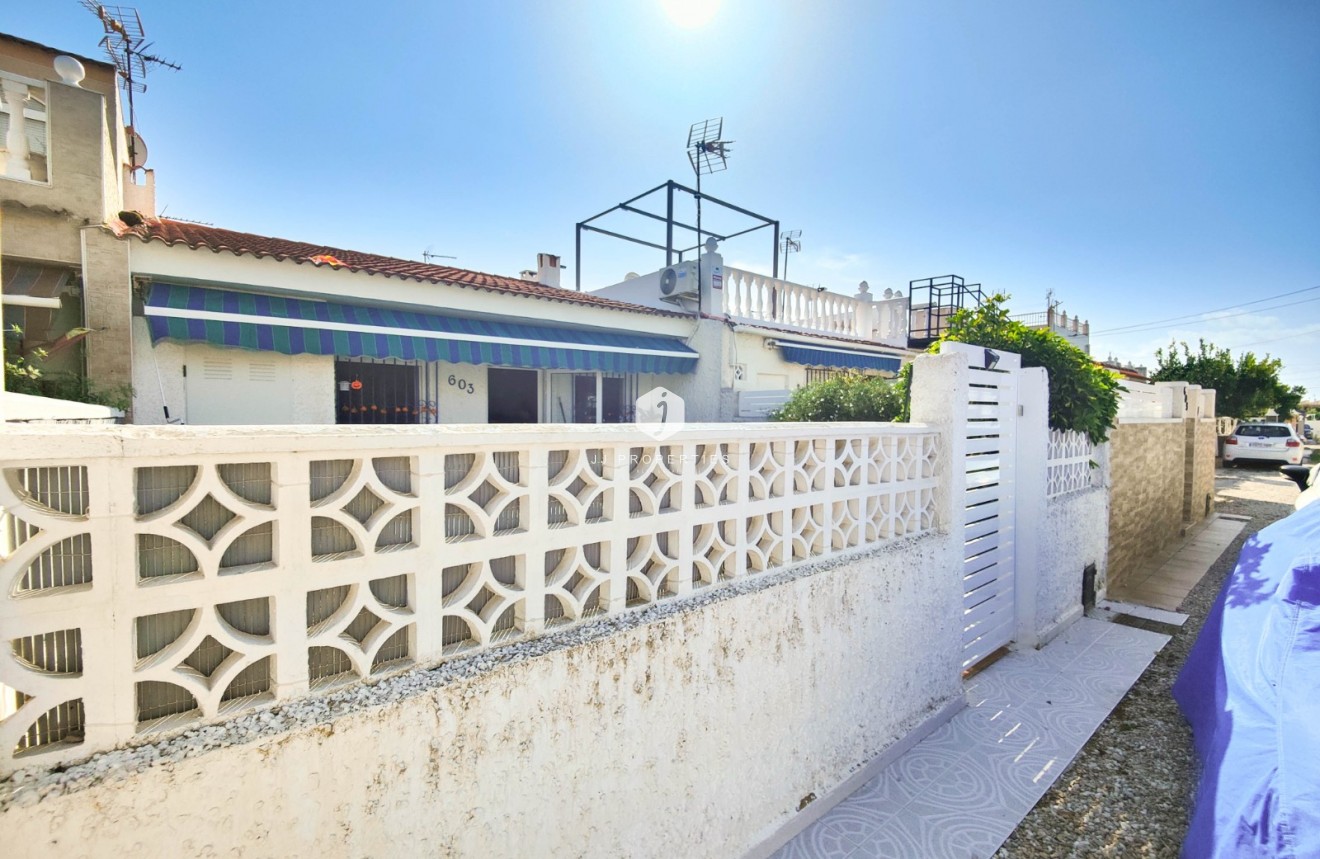 Resale - Chalet -
Torrevieja - Costa Blanca