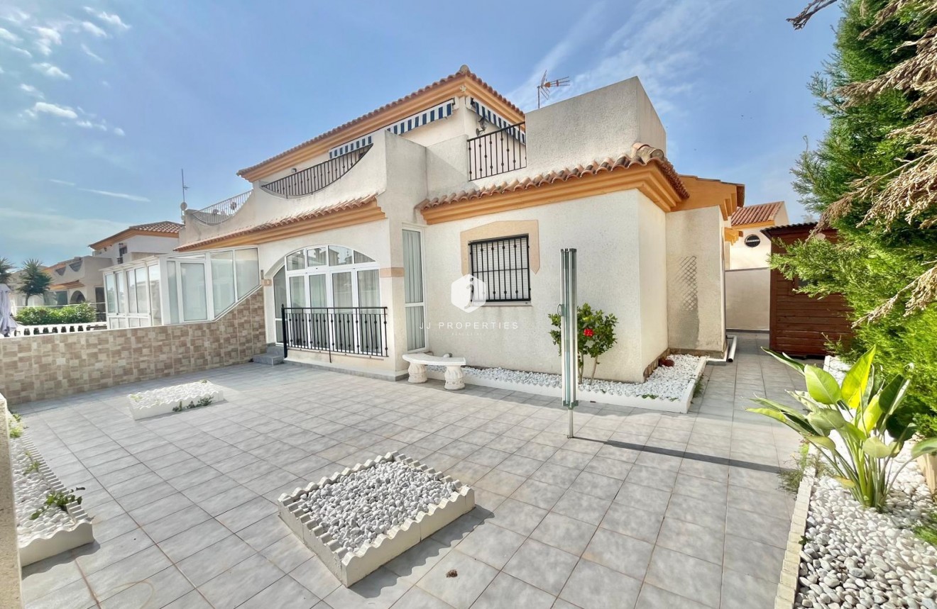 Resale - Chalet -
Orihuela Costa - Playa Flamenca